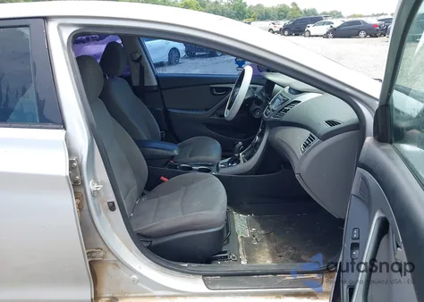 2014 Hyundai Elantra Se z USA, uszkodzony, nr VIN 5NPDH4AE3EH517685